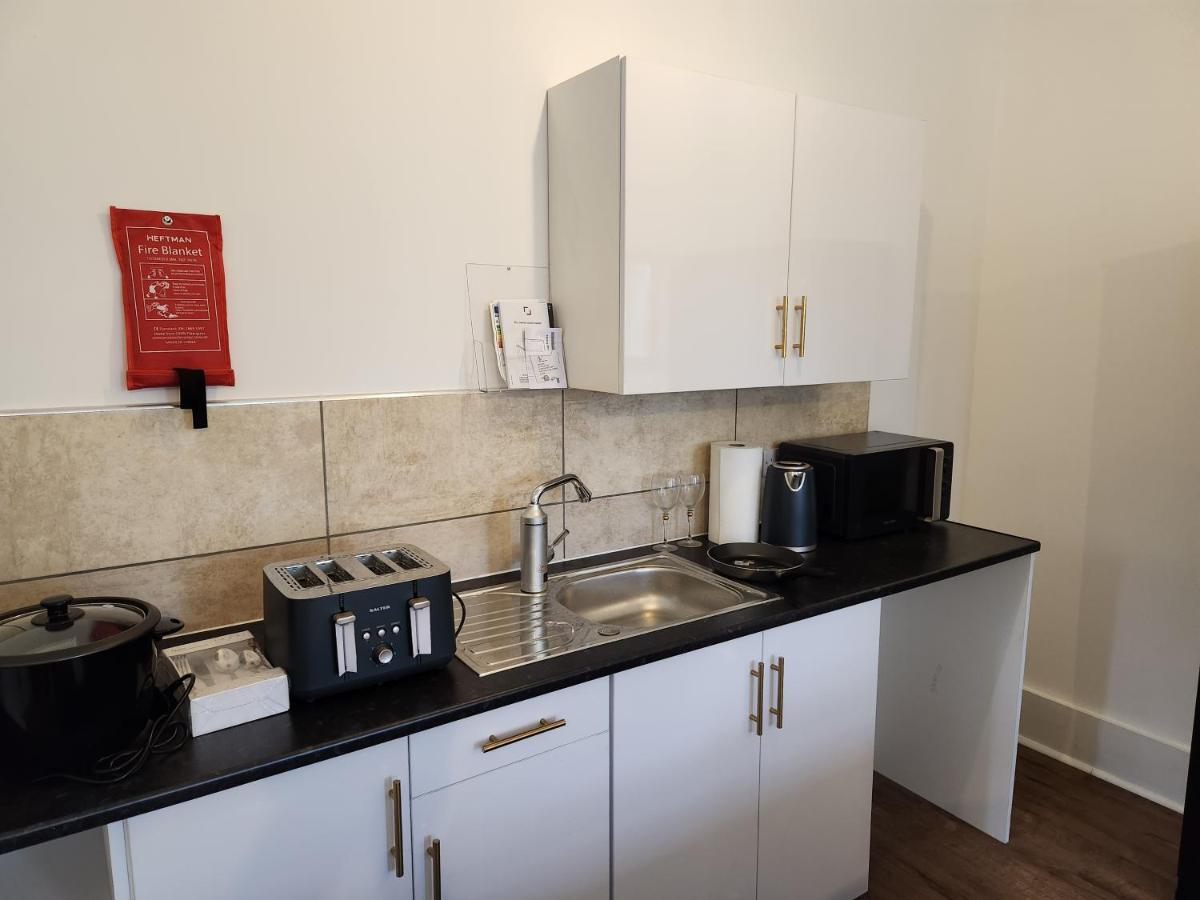 Immaculate 1-Bedroom In Greenhithe エクステリア 写真