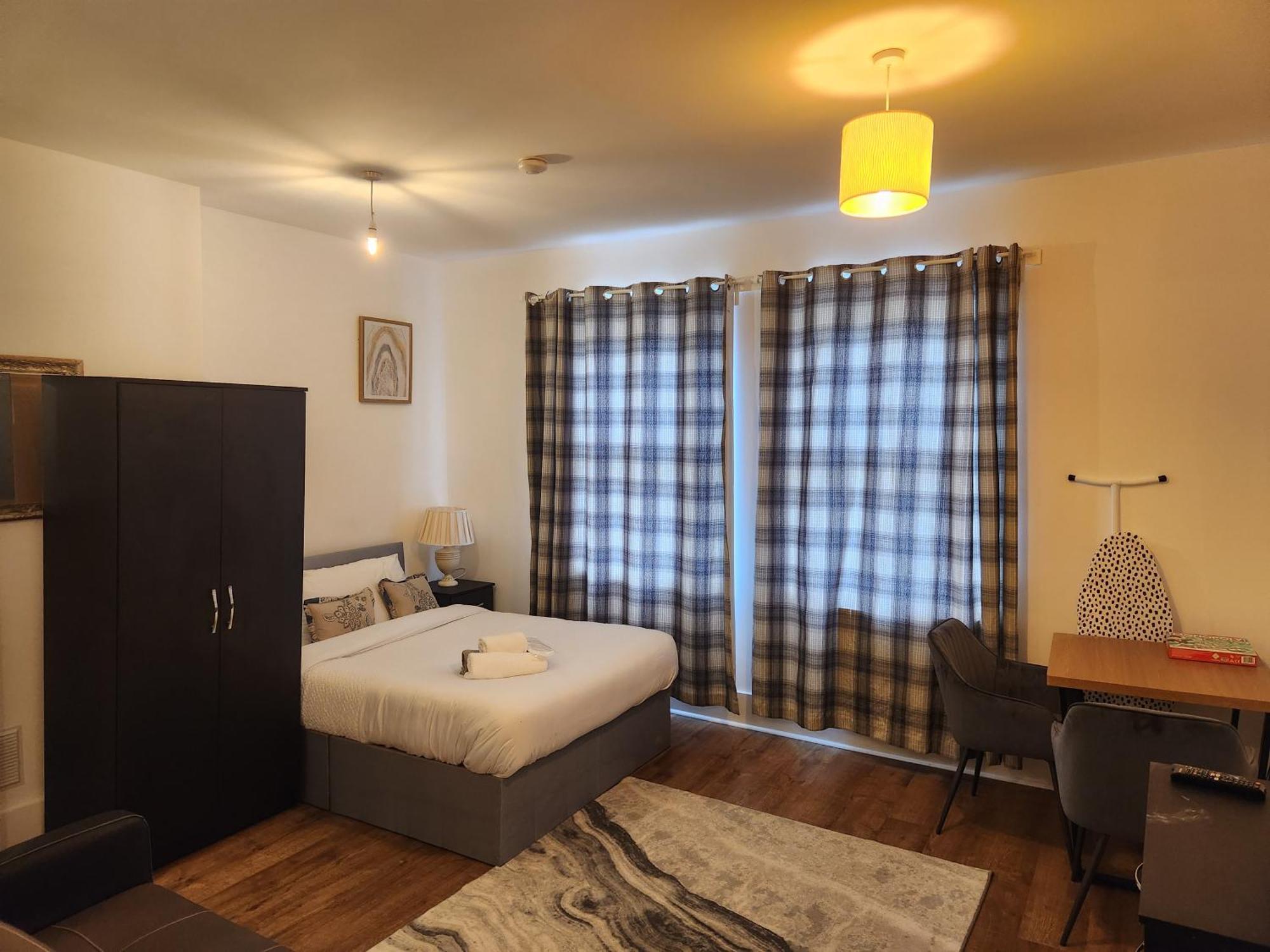 Immaculate 1-Bedroom In Greenhithe エクステリア 写真