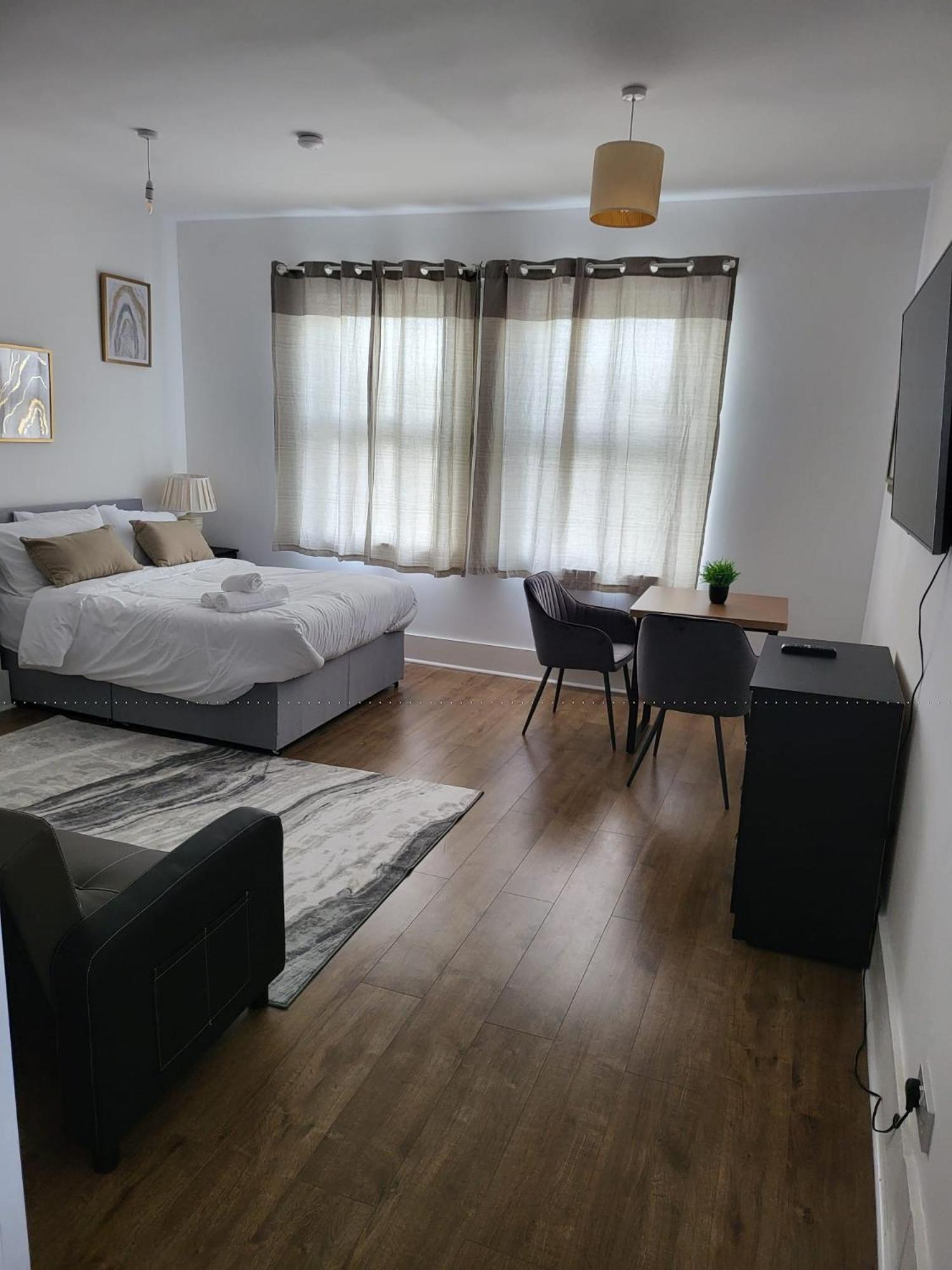 Immaculate 1-Bedroom In Greenhithe エクステリア 写真