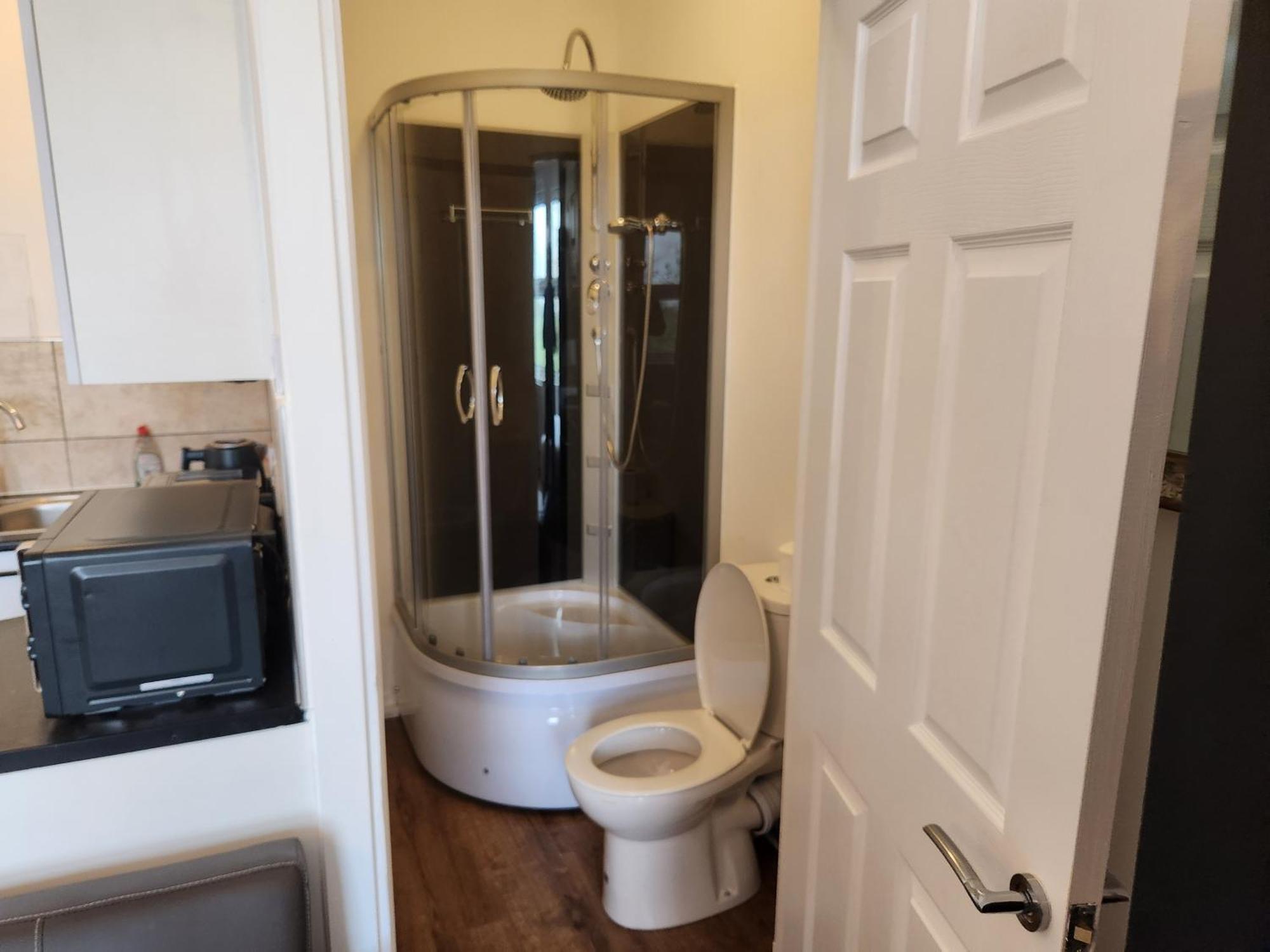 Immaculate 1-Bedroom In Greenhithe エクステリア 写真