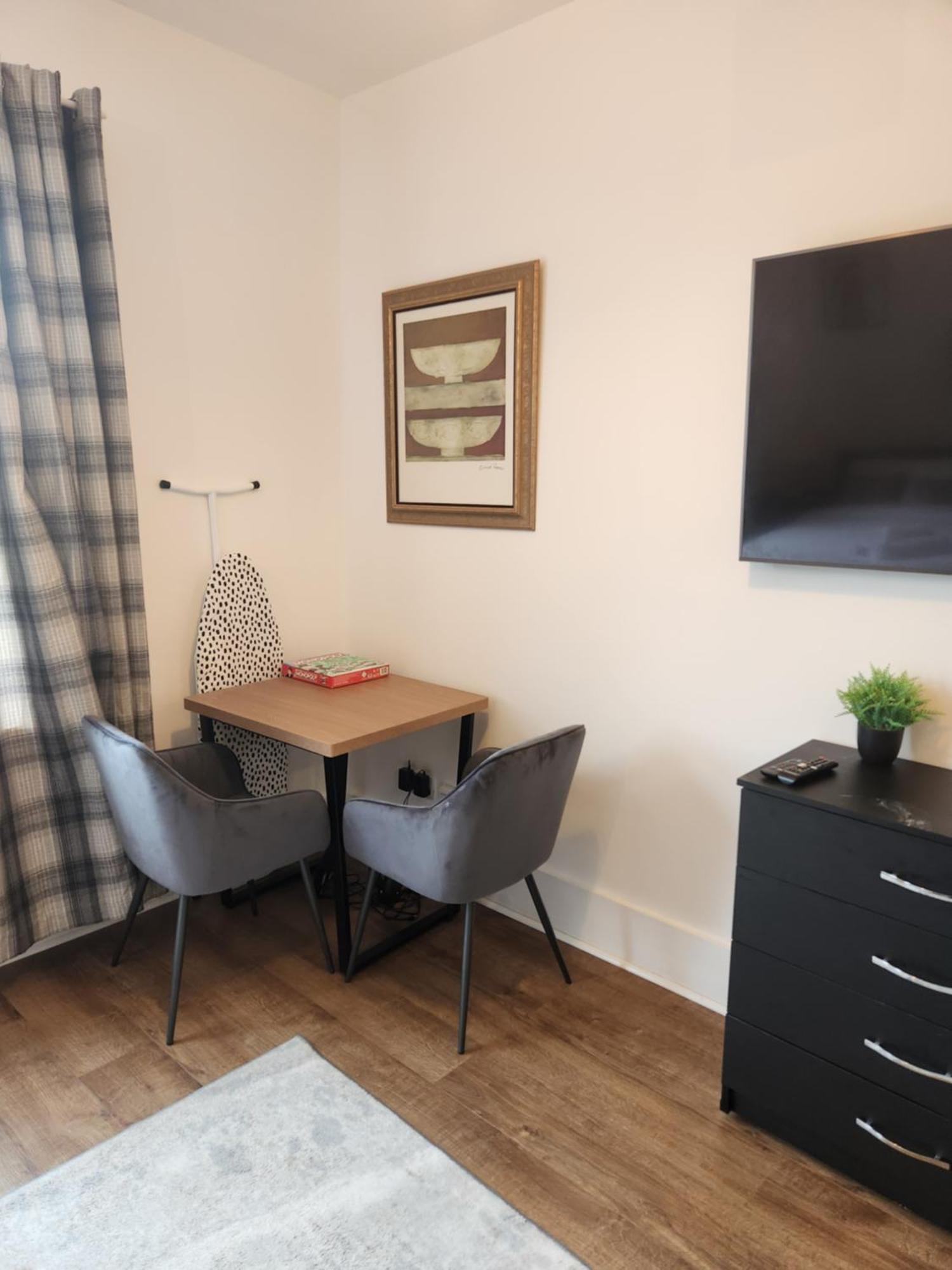 Immaculate 1-Bedroom In Greenhithe エクステリア 写真